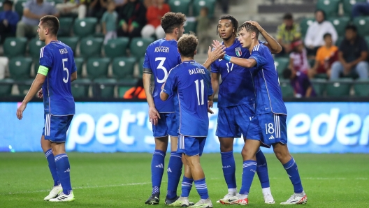 KOCAELI, TURKEY - SEPTEMBER 12: Fabio Miretti of Italy celebrates with teammates after scoring his team's first goal during UEFA European Under-21 Championship Qualifier match between Turkey and Italy at on September 12, 2023 in Kocaeli, Turkey. (Photo by Ahmad Mora/Getty Images)