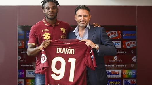 il ds del Toro Vagnati con Duvan Zapata. Lapresse