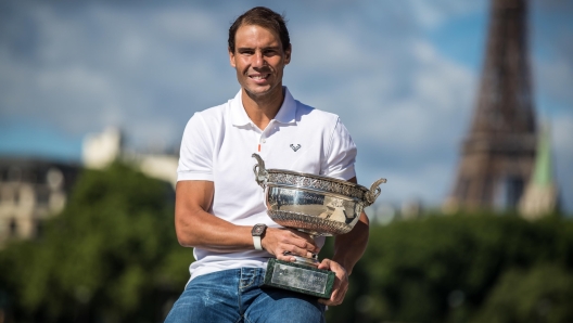 epa09998724 Rafael Nadal of Spain poses with his trophy by the Eiffel Tower after winning the Men's final match at the Roalnd Garros French Open tennis tournament in Paris, France, 06 June 2022. Nadal won his fourteenth Roland Garros tournament on 05 June 2022.  EPA/CHRISTOPHE PETIT TESSON