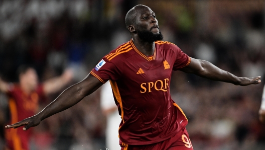 Foto Alfredo Falcone/LaPresse 17 Settembre 2023 - Roma, Italia - sport, calcio - Roma vs Empoli - Campionato italiano di calcio Serie A TIM 2023/2024 - Stadio Olimpico. Nella foto: esultanza Romelu Lukaku (AS Roma)  Foto Alfredo Falcone/LaPresse September 17, 2023 Rome, Italy - sport, soccer - Roma vs Empoli - Italian Serie A Football Championship 2023/2024 - Olimpic Stadium. In the pic: Romelu Lukaku (AS Roma) celebrates