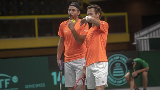 epa10867143 Wesley Koolhof and Matwe Middelkoop of the Netherlands in action against Duje Ajdukovic and Mate Pavic of Croatia during the Davis Cup Group D match between the Netherlands and Croatia in Split, Croatia, 17 September 2023.  EPA/STRINGER