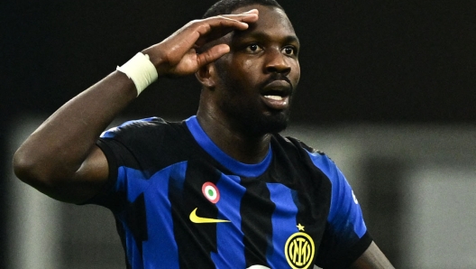 Inter Milan's French forward #09 Marcus Thuram celebrates scoring his team's second goal during the Italian Serie A football match between Inter Milan and AC Milan at the San Siro Stadium in Milan on September 16, 2023. (Photo by GABRIEL BOUYS / AFP)