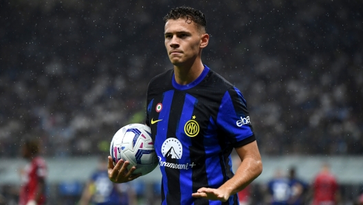 MILAN, ITALY - SEPTEMBER 16: Kristjan Asllani of FC Internazionale gestures during the Serie A TIM match between FC Internazionale and AC Milan at Stadio Giuseppe Meazza on September 16, 2023 in Milan, Italy. (Photo by Mattia Pistoia - Inter/Inter via Getty Images)