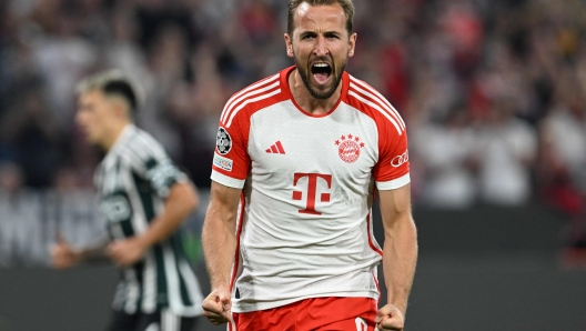 Bayern Munich's English forward #09 Harry Kane celebrates scoring the 3-1 goal from the penalty spot during the UEFA Champions League Group A football match FC Bayern Munich v Manchester United in Munich, southern Germany on September 20, 2023. (Photo by CHRISTOF STACHE / AFP)