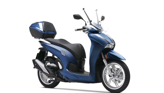 L'Honda SH350i nella nuova colorazione 2023 ‘Crescent Blue Metallic’