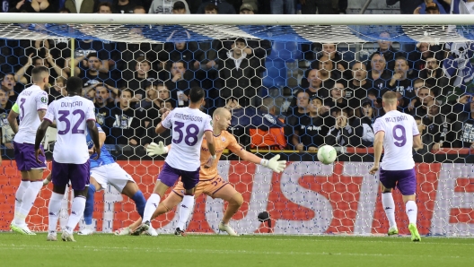 The ball gets past Fiorentina's goalkeeper Oliver Christensen, center, scored by Genk's Andi Zeqiri during the Europa Conference League Group F soccer match between KRC Genk and AFC Fiorentina at the Genk Arena in Genk, Belgium, Thursday, Sept. 21, 2023. (AP Photo/Francois Walschaerts)