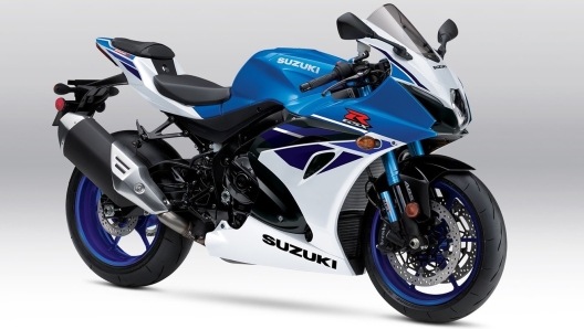 La GSX-R1000R in colorazione 'Pearl Brilliant White/Metallic Triton Blue'