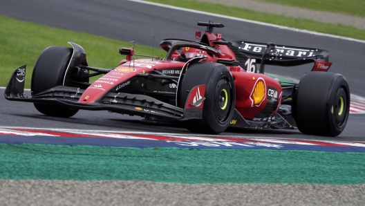 epa10876315 Monaco's Formula One driver Charles Leclerc of Scuderia Ferrari in action during the second practice session of the Japanese Formula One Grand Prix in Suzuka, Japan, 22 September 2023. The 2023 Formula 1 Japanese Grand Prix is held at Suzuka Circuit racetrack on 24 September.  EPA/FRANCK ROBICHON