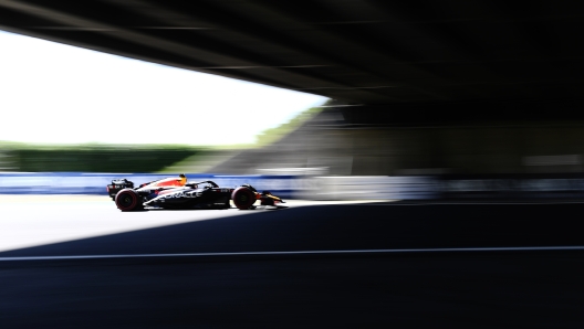 SUZUKA, JAPAN - SEPTEMBER 23: Max Verstappen of the Netherlands driving the (1) Oracle Red Bull Racing RB19 on track during final practice ahead of the F1 Grand Prix of Japan at Suzuka International Racing Course on September 23, 2023 in Suzuka, Japan. (Photo by Rudy Carezzevoli/Getty Images)