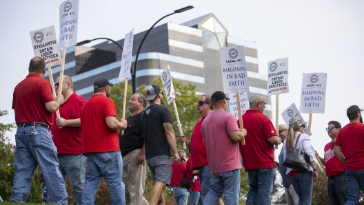 AUBURN HILLS, MICHIGAN - SEPTEMBER 20: United Auto Workers members and supporters rally at the Stellantis North America headquarters on September 20, 2023 in Auburn Hills, Michigan. UAW President Shawn Fain has set a deadline of noon Friday, September 22 to expand the UAW strike against the Big Three automakers Stellantis, Ford, and General Motors if significant progress in the contract negotiations has not been reached by then.   Bill Pugliano/Getty Images/AFP (Photo by BILL PUGLIANO / GETTY IMAGES NORTH AMERICA / Getty Images via AFP)