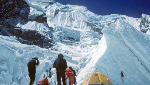 La spedizione con Reinhold Messner sull'Annapurna nel 1985. ANSA/ PER GENTILE CONCESSIONE DI HANS KAMMERLANDER