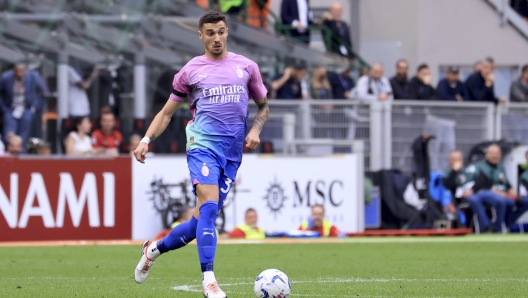 MILAN, ITALY - SEPTEMBER 23: Rade Krunic of AC Milan in action during the Serie A TIM match between AC Milan and Hellas Verona FC at Stadio Giuseppe Meazza on September 23, 2023 in Milan, Italy. (Photo by Giuseppe Cottini/AC Milan via Getty Images)