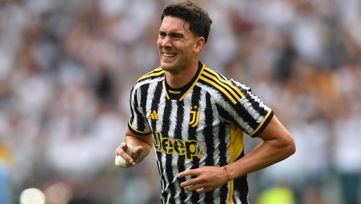 TURIN, ITALY - SEPTEMBER 16: Dusan Vlahovic of Juventus celebrates after scoring the team's third goal during the Serie A TIM match between Juventus and SS Lazio at Allianz Stadium on September 16, 2023 in Turin, Italy. (Photo by Valerio Pennicino/Getty Images)