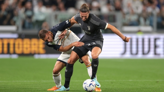 TURIN, ITALY - SEPTEMBER 26: Alexis Blin of US Lecce tussles with Adrien Rabiot of Juventus during the Serie A TIM match between Juventus and US Lecce at Allianz Stadium on September 26, 2023 in Turin, Italy. (Photo by Jonathan Moscrop/Getty Images)