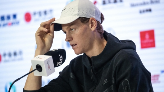 epa10885235 Jannik Sinner of Italy speaks during a press conference of the China Open tennis championship, in Beijing, China, 27 September 2023. China Open tennis championship is held from 26 September until 08 October 2023.  EPA/ANDRES MARTINEZ CASARES