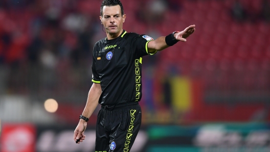 Foto Claudio Grassi/LaPresse 28 Settembre 2023 - Monza, Italia - sport, calcio - Monza vs Bologna - Campionato italiano di calcio Serie A TIM 2023/2024 - U-Power Stadium. Nella foto: lâarbitro Ivano Pezzuto di Lecce  September 28, 2023 - Monza, Italy - sport, soccer - AC Monza vs Bologna FC - Italian Serie A TIM Football Championship 2023/2024 - U-Power Stadium. In the pic: referee Ivano Pezzuto from Lecce