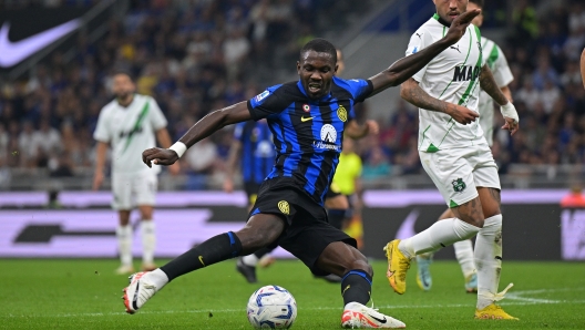 MILAN, ITALY - SEPTEMBER 27:  Marcus Thuram of FC Internazionale in action during the Serie A TIM match between FC Internazionale and US Sassuolo at Stadio Giuseppe Meazza on September 27, 2023 in Milan, Italy. (Photo by Mattia Ozbot - Inter/Inter via Getty Images)