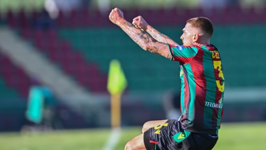 Foto Andrea Pomponi/LaPresse  30 Settembre 2023 Terni, Italia - sport, calcio - Ternana vs Reggiana   - Campionato di Calcio Serie BKT 2023/2024 - Stadio Libero Liberati nella foto:  Celli esultanza   September 30, 2023 Terni, Italy - sport, soccer - Ternana vs Reggiana - Italian Football Championship League BKT 2023/2024 - Libero Liberati stadium.  In the pic:  Celli goal celebration