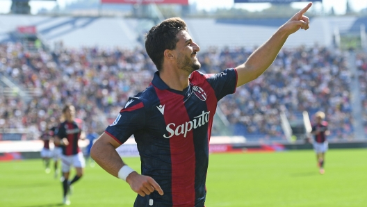 BOLOGNA, ITALY - OCTOBER 01: Riccardo Orsolini of Bologna FC  celebrates after scoring the opening goal during the Serie A TIM match between Bologna FC and Empoli FC at Stadio Renato Dall'Ara on October 01, 2023 in Bologna, Italy. (Photo by Alessandro Sabattini/Getty Images)