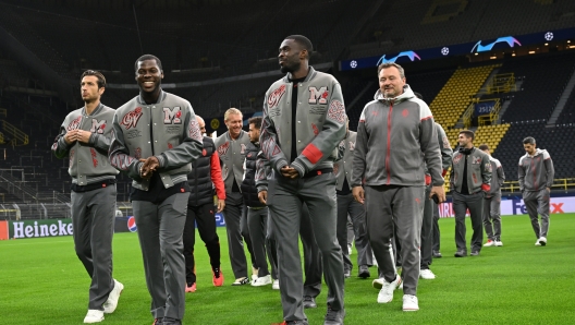 DORTMUND, GERMANY - OCTOBER 03: Yunus Musah and Fikayo Tomori of AC Milan look on during AC Milan Pitch Inspection at Signal Iduna Park on October 03, 2023 in Dortmund, Germany. (Photo by Claudio Villa/AC Milan via Getty Images)