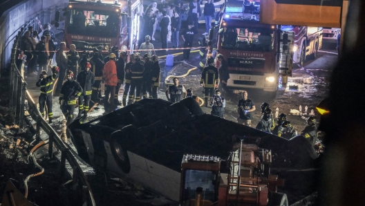 MESTRE, ITALY - OCTOBER 03: Emergency crew members work at the scene after a bus accident near Venice on October 03, 2023 in Mestre, Italy. A bus belonging to the transport company La Linea plunged from an overpass between Mestre and Marghera, plunging 10 meters and catching fire shortly before 8 p.m. At least 20 people are reported killed, including some minors, and many others injured. (Photo by Stefano Mazzola/Getty Images) *** BESTPIX ***