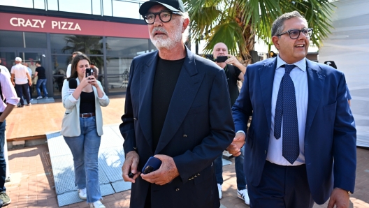 (S-D) Flavio Briatore, il presidente della regione Liguria Giovanni Toti, nella zona dell'ex fiera di Genova, dove sorgera' Crazy Pizza, in occasione del 63esimo Salone Nautico. Genova, 13 settembre 2023. ANSA/LUCA ZENNARO