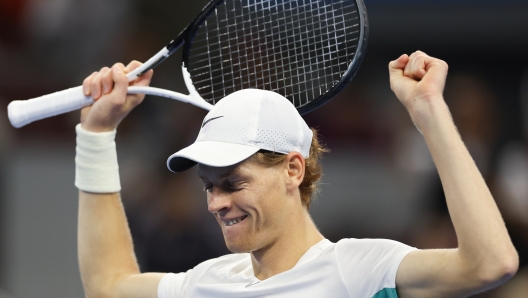 BEIJING, CHINA - OCTOBER 04: Jannik Sinner of Italy celebrates after winning the Men's Singles final match against Daniil Medvedev on day 9 of the 2023 China Open at National Tennis Center on October 04, 2023 in Beijing, China. (Photo by Emmanuel Wong/Getty Images)