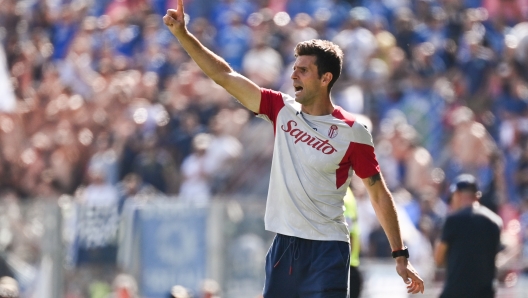 Foto Massimo Paolone/LaPresse 1 Ottobre 2023 - Bologna, Italia - sport, calcio - Bologna vs Empoli - Campionato italiano di calcio Serie A TIM 2023/2024 - Stadio Renato Dall?Ara. Nella foto: Thiago Motta (Bologna F.C.) da indicazioni ai suoi giocatori   October 1, 2023 Bologna, Italy - sport, calcio - Bologna vs Empoli - Italian Serie A Football Championship 2023/2024 - Renato Dall?Ara Stadium. In the pic: Thiago Motta (Bologna F.C.) shouts instructions to his players