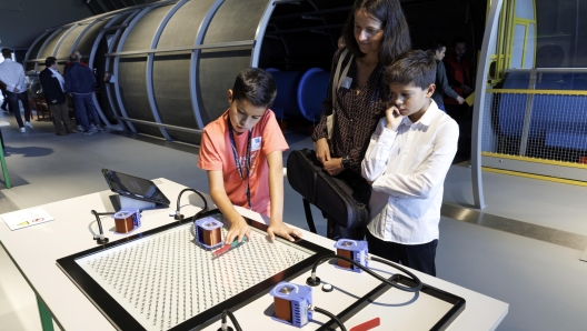 epa10905381 A boy presents visitors an experiment at the Science Gateway center for education and outreach on the day of its inauguration at the European Organization for Nuclear Research (CERN) headquarters, in Meyrin, near Geneva, Switzerland, 07 October 2023.  The CERN Science Gateway will be open to the public from 08 October.  EPA/SALVATORE DI NOLFI