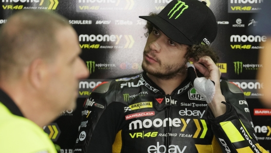 epa10891210 Italian MotoGP rider Marco Bezzecchi of Mooney VR46 Racing Team prepares for an official qualifying session of the Moto GP Grand Prix of Japan in Motegi, Tochigi Prefecture, northern Japan, 30 September 2023.  EPA/KIMIMASA MAYAMA