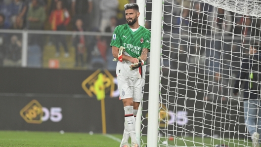 GENOA, ITALY - OCTOBER 07:  Olivier Giroud of AC Milan plays as goalkeeper after Mike Maignan received a red card during the Serie A TIM match between Genoa CFC and AC Milan at Stadio Luigi Ferraris on October 07, 2023 in Genoa, Italy. (Photo by Claudio Villa/AC Milan via Getty Images)