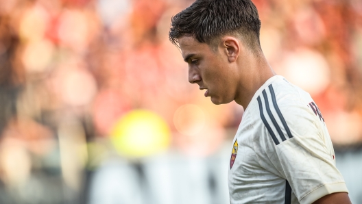 CAGLIARI, ITALY - OCTOBER 08: Paulo Dybala of AS Roma during the Serie A TIM match between Cagliari Calcio and AS Roma at Sardegna Arena on October 08, 2023 in Cagliari, Italy. (Photo by Fabio Rossi/AS Roma via Getty Images)