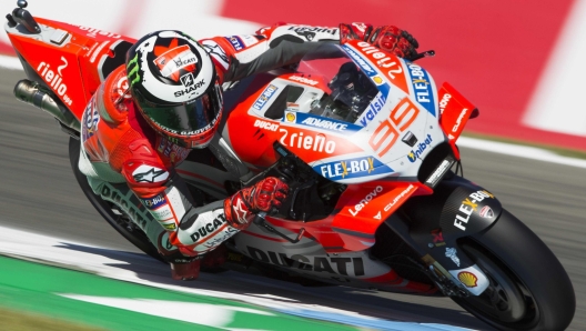 epa06849633 MotoGP rider Jorge Lorenzo of Spain of Lenovo Ducati during a training session for the Motorcycling Grand Prix of Assen at TT circuit in Assen, The Netherlands, 29 June 2018.  EPA/Vincent Jannink