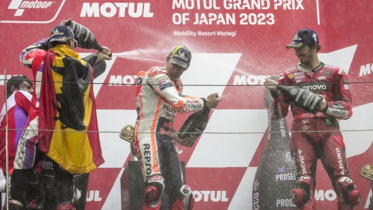 epa10893376 Spanish MotoGP rider Jorge Martin (L) of Prima Paramac Racing sprays champagne in celebrattion with runner-up Italian MotoGP rider Francesco Bagnaia (R) of Ducati Lenovo Team and second runner-up Spanish MotoGP rider Marc Marquez after winning the Motorcycling Grand Prix of Japan at the Mobility Resort Motegi racetrack in Motegi, northern Japan, 01 October 2023.  EPA/KIMIMASA MAYAMA