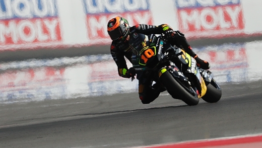 epaselect epa10916353 Italian MotoGP rider Luca Marini of the Mooney VR46 Racing Team in action during a practice session for the Motorcycling Grand Prix of Indonesia at the Pertamina Mandalika International Circuit on Lombok island, Indonesia, 13 October 2023. The Motorcycling Grand Prix of Indonesia will take place on 15 October 2023.  EPA/ADI WEDA