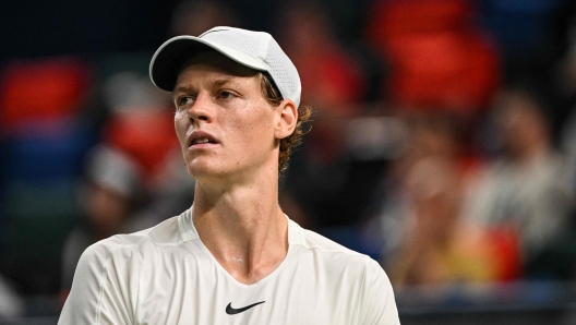 Italy's Jannik Sinner reacts after scoring a point against US's Ben Shelton in their men's singles match during the Shanghai Masters tennis tournament in Shanghai on October 10, 2023. (Photo by Hector RETAMAL / AFP)