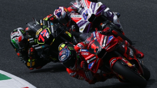 Ducati Italian rider Francesco Bagnaia (R) leads Ducati Italian rider Marco Bezzecchi (L) and Ducati Spanish rider Jorge Martin during the Sprint race ahead of the Italian MotoGP race at Mugello Circuit in Mugello, on June 10, 2023. (Photo by Filippo MONTEFORTE / AFP)