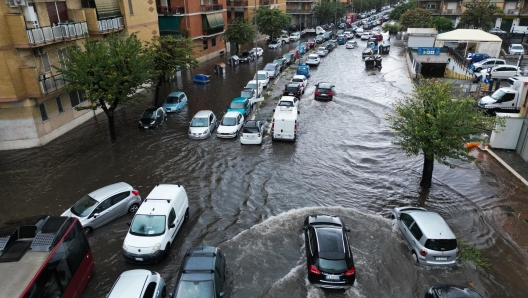 Una veduta aerea degli allagamenti di Ostia, in seguito ad un violento temporale che si è verificato nelle ore pomeridiane della giornata, Roma, 16 ottobre 2023. ANSA/EMANUELE VALERI