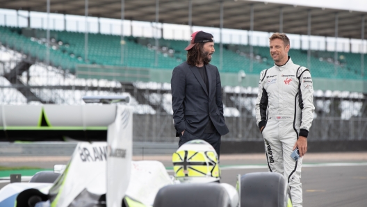 Keanu Reeves intervista Jenson Button per la docuserie sulla storia della BrawnGP. Disney