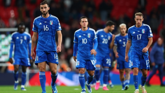 LONDON, ENGLAND - OCTOBER 17: Players of Italy look dejected following the team's defeat during the UEFA EURO 2024 European qualifier match between England and Italy at Wembley Stadium on October 17, 2023 in London, England. (Photo by Naomi Baker/Getty Images)