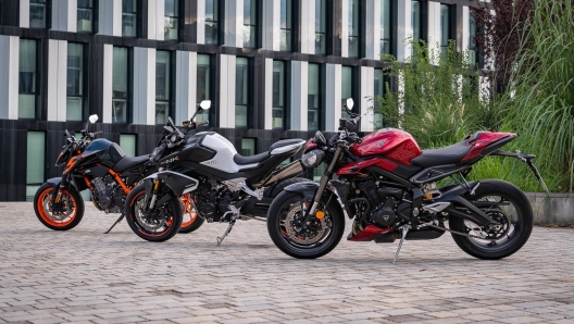 Naked: CF Moto 800 NK contro Ktm 890 Duke R e Triumph Street Triple RS