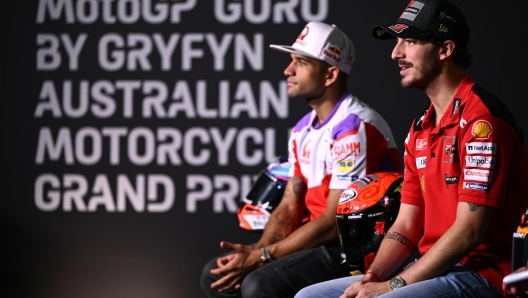 epa10926808 Jorge Martin of Spain for Pramac Racing and Francesco Bagnaia of Italy for Ducati Team (R) speak to media during the Australian Motorcycle Grand Prix at the Phillip Island Grand Prix Circuit on Phillip Island, Victoria, Australia, 19 October 2023.  EPA/JOEL CARRETT NO ARCHIVING, EDITORIAL USE ONLY AUSTRALIA AND NEW ZEALAND OUT