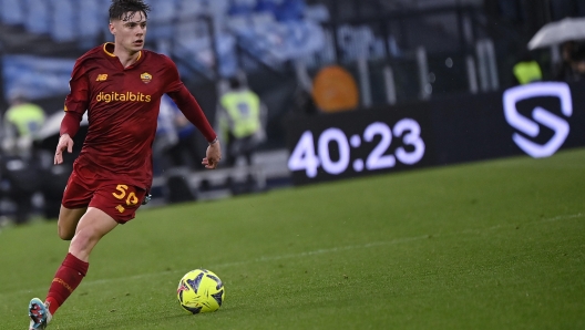 Roma's Nicola Zalewski in action during the Serie A soccer match between AS Roma and UC Sampdoria at the Olimpico stadium in Rome, Italy, 2 April 2023. ANSA/RICCARDO ANTIMIANI