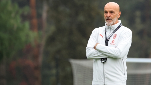 CAIRATE, ITALY - OCTOBER 19: Stefano Pioli Head coach of AC Milan looks on during an AC Milan training session at Milanello on October 19, 2023 in Cairate, Italy. (Photo by Giuseppe Cottini/AC Milan via Getty Images)