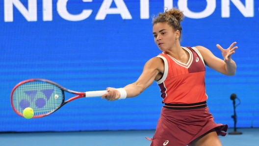 Italy's Jasmine Paolini hits a return to China's Zheng Qinwen during their women's singles semi-final match of the WTA Zhengzhou Open tennis tournament in Zhengzhou, in China's central Henan province on October 14, 2023. (Photo by AFP) / China OUT