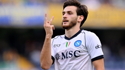 VERONA, ITALY - OCTOBER 21: Khvicha Kvaratskhelia of SSC Napoli celebrates after scoring the team's third goal during the Serie A TIM match between Hellas Verona FC and SSC Napoli at Stadio Marcantonio Bentegodi on October 21, 2023 in Verona, Italy. (Photo by Alessandro Sabattini/Getty Images)