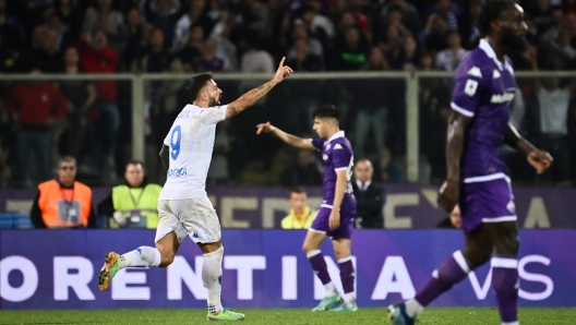 Foto Massimo Paolone/LaPresse 23 Ottobre 2023 - Firenze, Italia - sport, calcio - Fiorentina vs Empoli - Campionato italiano di calcio Serie A TIM 2023/2024 - Stadio Artemio Franchi. Nella foto: Francesco Caputo (Empoli FC) protesta con l?arbitro Federico Dionisi   October 23, 2023 Florence, Italy - sport, calcio - Fiorentina vs Empoli - Italian Serie A Football Championship 2023/2024 - Artemio Franchi Stadium. In the pic: Francesco Caputo (Empoli FC) protests with referee Federico Dionisi