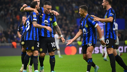 MILAN, ITALY - OCTOBER 24: Hakan Calhanoglu of FC Internazionale celebrates with teammates after scoring his team's second goal during the UEFA Champions League match between FC Internazionale and FC Salzburg at Stadio Giuseppe Meazza on October 24, 2023 in Milan, Italy. (Photo by Mattia Ozbot - Inter/Inter via Getty Images)