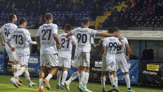 Foto Alessandro La Rocca/LaPresse 24 Ottobre 2023 Pisa , Italia - sport, calcio -  Pisa vs  Lecco - Campionato di calcio Serie BKT 2023/2024 -  Stadio Arena Garibaldi Romeo Anconetani -  Nella foto: Esultanza, Alessandro Bianconi, Lecco segna il gol del 0-1   October 24, 2023 Pisa , Italy - sport, soccer - Pisa vs Lecco- Italian Football Championship League BKT 2023/2024 Arena Garibaldi Romeo Anconetani stadium  - In the pic: Alessandro Bianconi, Lecco celebrates