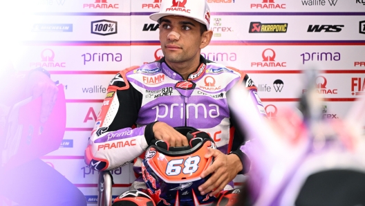 epa10930064 Jorge Martin of Spain for Pramac Racing looks on while sitting in the pits during free practice three of the Australian Motorcycle Grand Prix at the Phillip Island Grand Prix Circuit on Phillip Island, Victoria, Australia 21 October 2023.  EPA/JOEL CARRETT AUSTRALIA AND NEW ZEALAND OUT